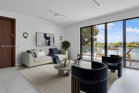 Villa ou maison à vendre à Miami, Floride: 5 chambres, 529.36 m2 № 1998539 - photo 13