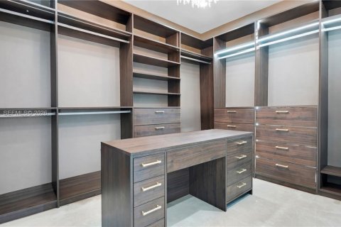 Villa ou maison à vendre à Miami, Floride: 5 chambres, 529.36 m2 № 1998539 - photo 12