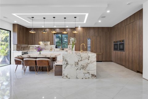Villa ou maison à vendre à Miami, Floride: 5 chambres, 529.36 m2 № 1998539 - photo 4