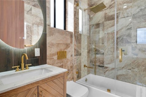 Villa ou maison à vendre à Miami, Floride: 5 chambres, 529.36 m2 № 1998539 - photo 19