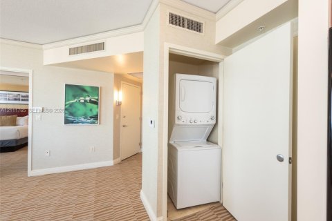 Copropriété à vendre à Sunny Isles Beach, Floride: 1 chambre, 94.85 m2 № 2431304 - photo 13