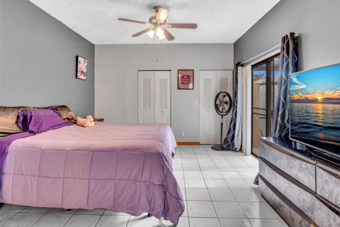 Купить таунхаус в Пемброк-Пайнс, Флорида 2 спальни, 100.33м2, № 2002939 - фото 28