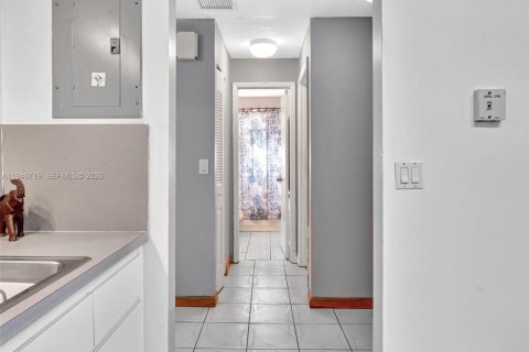 Купить таунхаус в Пемброк-Пайнс, Флорида 2 спальни, 100.33м2, № 2002939 - фото 7