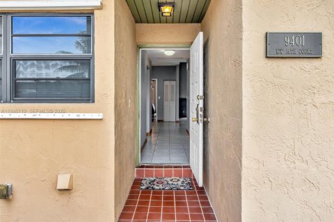 Купить таунхаус в Пемброк-Пайнс, Флорида 2 спальни, 100.33м2, № 2002939 - фото 2