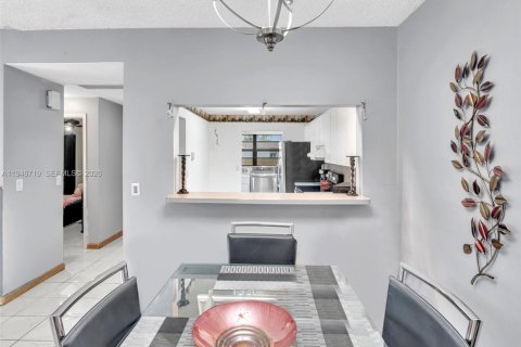 Купить таунхаус в Пемброк-Пайнс, Флорида 2 спальни, 100.33м2, № 2002939 - фото 26