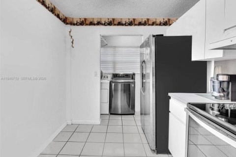 Купить таунхаус в Пемброк-Пайнс, Флорида 2 спальни, 100.33м2, № 2002939 - фото 6