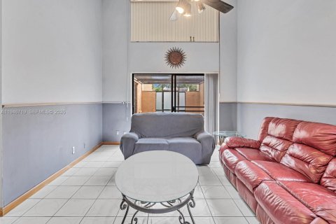 Купить таунхаус в Пемброк-Пайнс, Флорида 2 спальни, 100.33м2, № 2002939 - фото 22