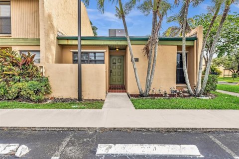 Таунхаус в Пемброк-Пайнс, Флорида 2 спальни, 100.33м2 № 2002939