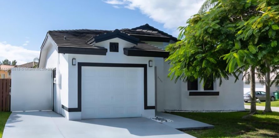 House in Cutler Bay, Florida 3 bedrooms, 133.69 sq.m. № 1952791