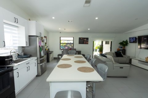 House in Cutler Bay, Florida 3 bedrooms, 133.69 sq.m. № 1952791 - photo 15
