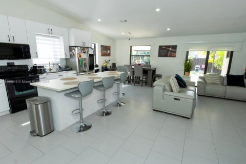 House in Cutler Bay, Florida 3 bedrooms, 133.69 sq.m. № 1952791 - photo 19