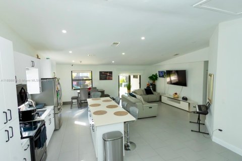 House in Cutler Bay, Florida 3 bedrooms, 133.69 sq.m. № 1952791 - photo 17