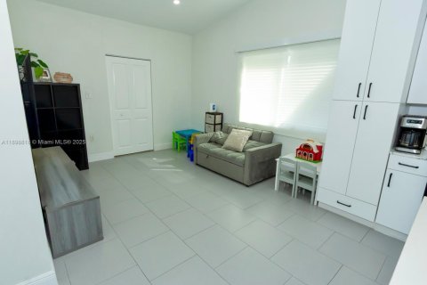 House in Cutler Bay, Florida 3 bedrooms, 133.69 sq.m. № 1952791 - photo 18