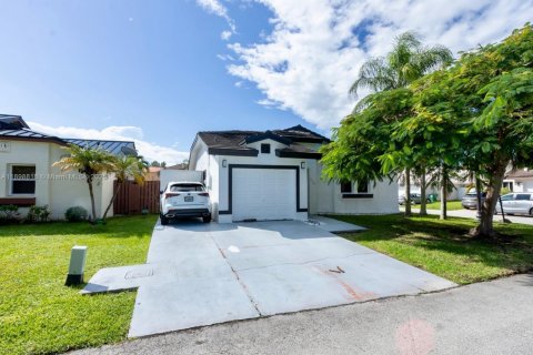 House in Cutler Bay, Florida 3 bedrooms, 133.69 sq.m. № 1952791 - photo 7