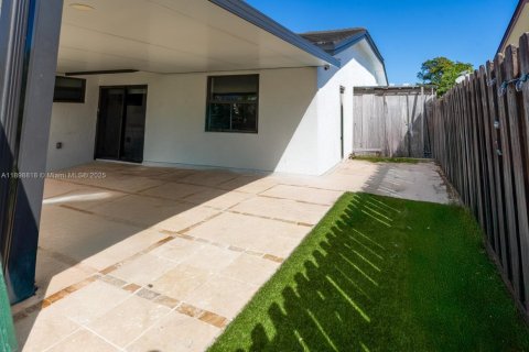 House in Cutler Bay, Florida 3 bedrooms, 133.69 sq.m. № 1952791 - photo 12