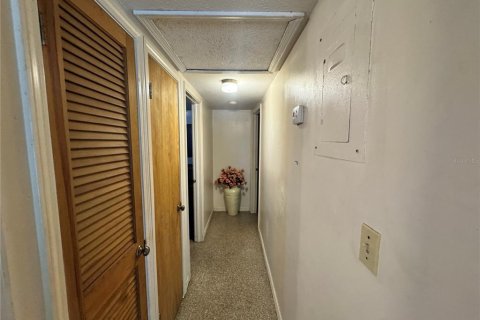 House in Tampa, Florida 3 bedrooms, 139.35 sq.m. № 1810168 - photo 10