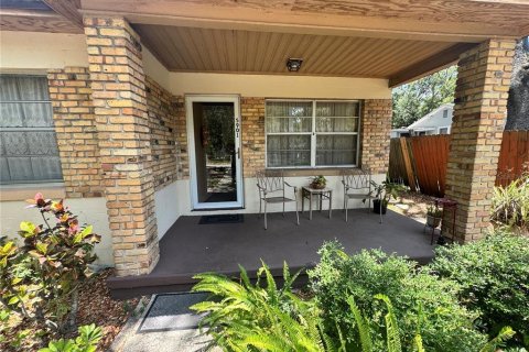 House in Tampa, Florida 3 bedrooms, 139.35 sq.m. № 1810168 - photo 2
