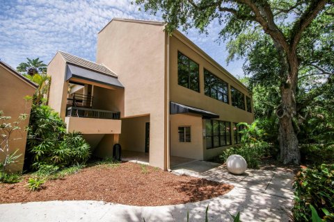 Commercial property in Palm Beach Gardens, Florida № 2268473