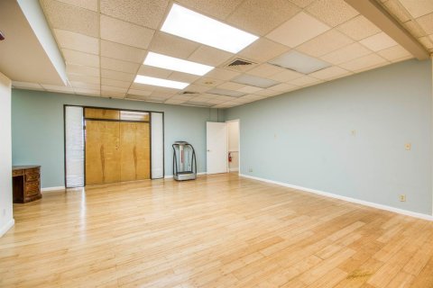 Propiedad comercial en venta en Palm Beach Gardens, Florida № 2268473 - foto 23