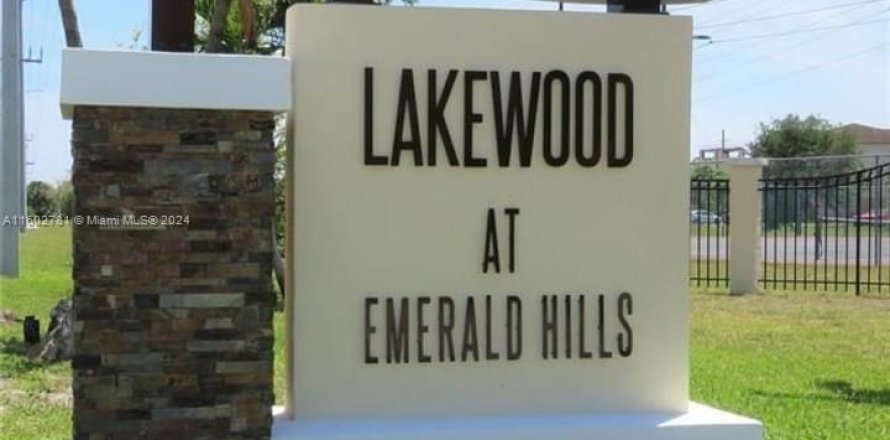 Condominio en Hollywood, Florida, 2 dormitorios № 1730039