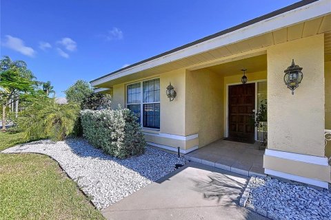 House in Palm Harbor, Florida 4 bedrooms, 204.48 sq.m. № 1751006 - photo 4