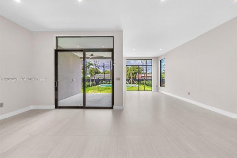 House in Hollywood, Florida 4 bedrooms, 246.84 sq.m. № 2185913 - photo 19