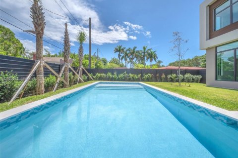 House in Hollywood, Florida 4 bedrooms, 246.84 sq.m. № 2185913 - photo 7