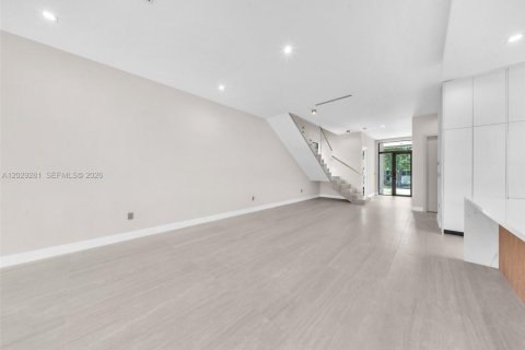 House in Hollywood, Florida 4 bedrooms, 246.84 sq.m. № 2185913 - photo 9