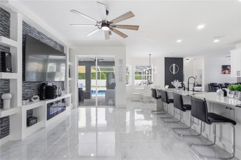 House in Weeki Wachee, Florida 5 bedrooms, 249.35 sq.m. № 2221705 - photo 15