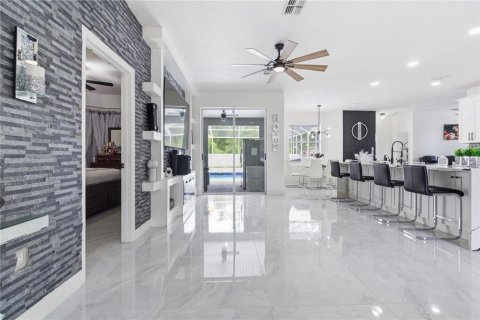 House in Weeki Wachee, Florida 5 bedrooms, 249.35 sq.m. № 2221705 - photo 16