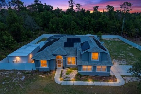 House in Weeki Wachee, Florida 5 bedrooms, 249.35 sq.m. № 2221705