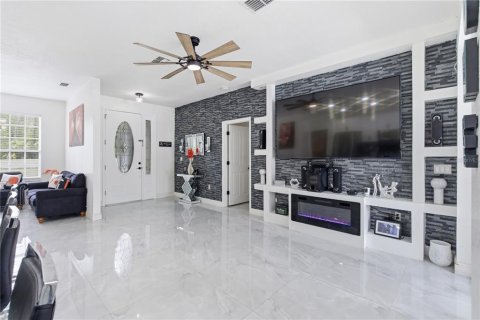 House in Weeki Wachee, Florida 5 bedrooms, 249.35 sq.m. № 2221705 - photo 17