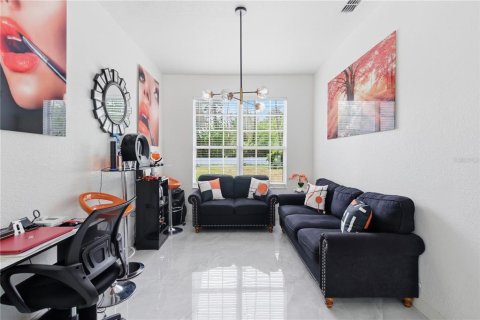 House in Weeki Wachee, Florida 5 bedrooms, 249.35 sq.m. № 2221705 - photo 23