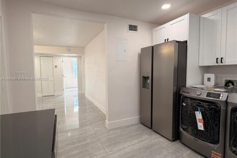 House in Fort Lauderdale, Florida 3 bedrooms, 116.03 sq.m. № 1952894 - photo 21