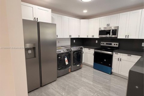 House in Fort Lauderdale, Florida 3 bedrooms, 116.03 sq.m. № 1952894 - photo 17