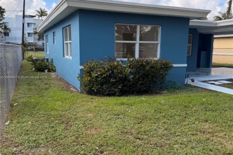 House in Fort Lauderdale, Florida 3 bedrooms, 116.03 sq.m. № 1952894 - photo 2