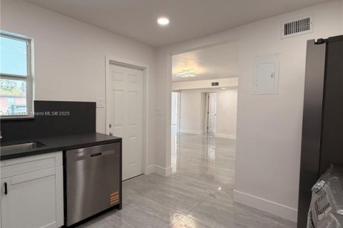 House in Fort Lauderdale, Florida 3 bedrooms, 116.03 sq.m. № 1952894 - photo 19