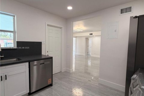 House in Fort Lauderdale, Florida 3 bedrooms, 116.03 sq.m. № 1952894 - photo 18