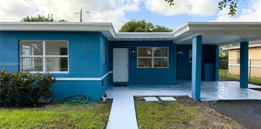 House in Fort Lauderdale, Florida 3 bedrooms, 116.03 sq.m. № 1952894