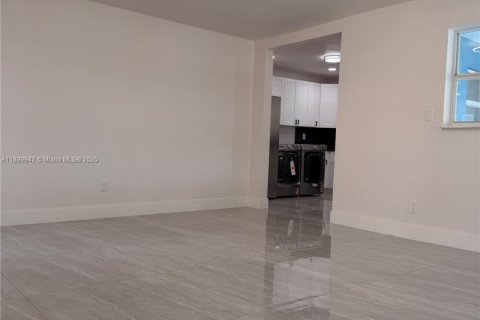House in Fort Lauderdale, Florida 3 bedrooms, 116.03 sq.m. № 1952894 - photo 13