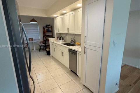 Condominio en venta en Coconut Creek, Florida, 2 dormitorios, 107.49 m2 № 2045986 - foto 3