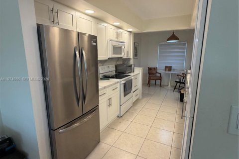 Condominio en venta en Coconut Creek, Florida, 2 dormitorios, 107.49 m2 № 2045986 - foto 4