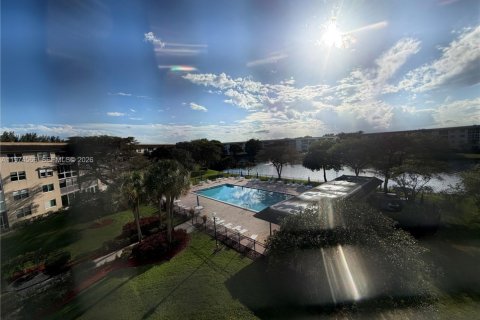 Condominio en venta en Coconut Creek, Florida, 2 dormitorios, 107.49 m2 № 2045986 - foto 2
