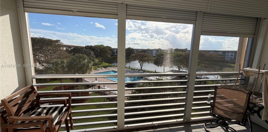 Condominio en Coconut Creek, Florida, 2 dormitorios № 2045986