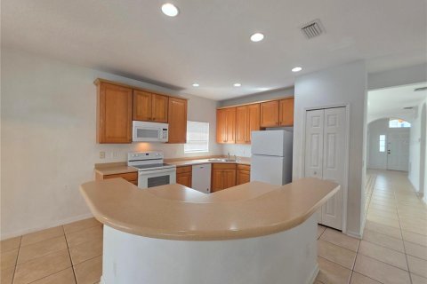 House in Orlando, Florida 4 bedrooms, 187.85 sq.m. № 1894555 - photo 2