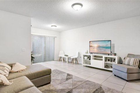 Купить кондоминиум в Киссимми, Флорида 7 комнат, 114.27м2, № 1430517 - фото 4