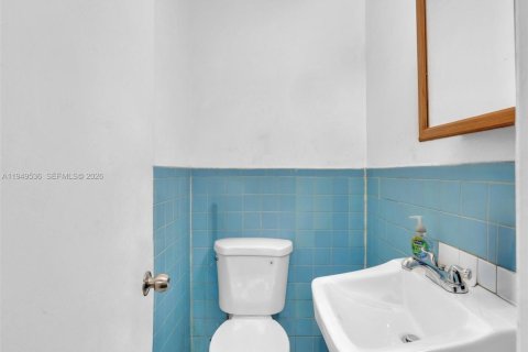 Commercial property in Miami, Florida № 2006135 - photo 10