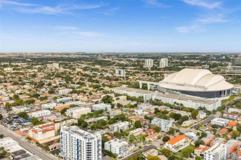 Commercial property in Miami, Florida № 2006135 - photo 22