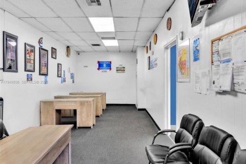 Commercial property in Miami, Florida № 2006135 - photo 6