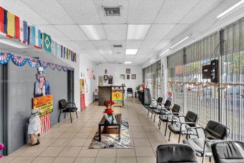 Commercial property in Miami, Florida № 2006135 - photo 21